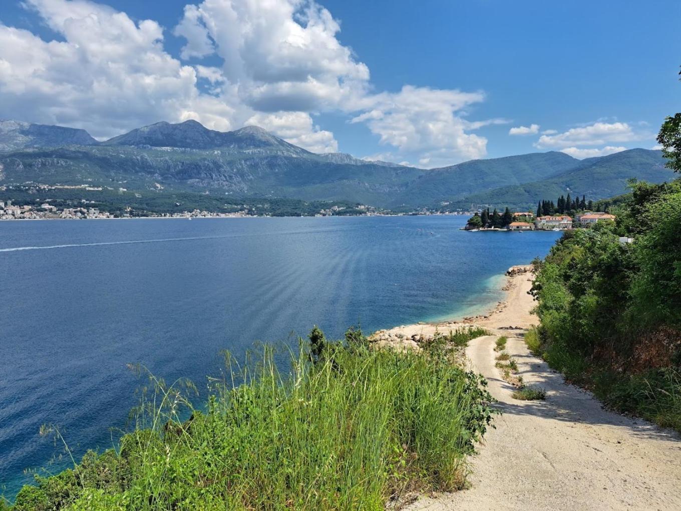 Glamping Peninsula Lustica Rose Villa Tivat Eksteriør billede